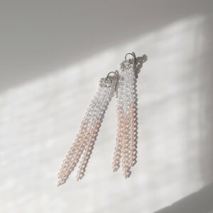 orecchini lunghi con cristalli