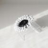 LBL_spi_004_spilla-fiore-in-pelle-gerbera-bianco-nero_black-white-leather-gerbera-flower-brooch_02