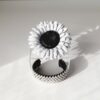 LBL_spi_004_spilla-fiore-in-pelle-gerbera-bianco-nero_black-white-leather-gerbera-flower-brooch_04