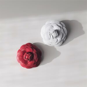 spilla fiore camelia rosso