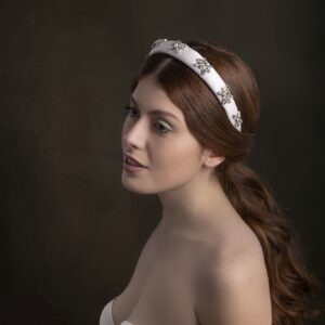 cerchietto ricamato con cristalli