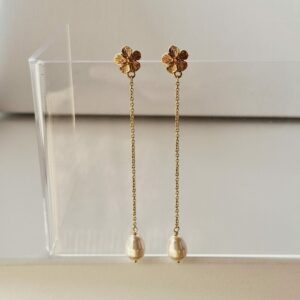 orecchini fiore oro con perle crema