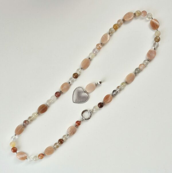 collana-lunga-pietre-dure-e-pendente-cuore_04