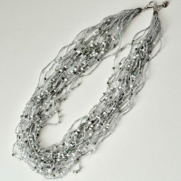 collana-multifilo-pirte-dure-e-cristalli-multi-strand-necklace-with-semiprecious-stones-and-crystals_01 collana multifilo pietre dure