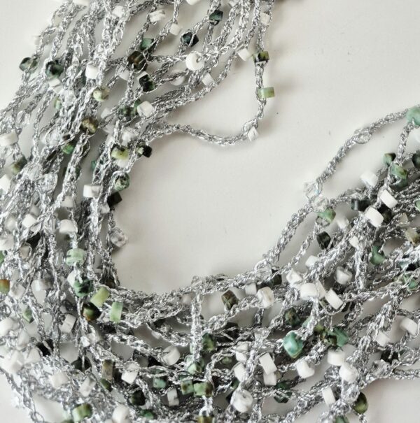 collana-multifilo-pirte-dure-e-cristalli-multi-strand-necklace-with-semiprecious-stones-and-crystals_02