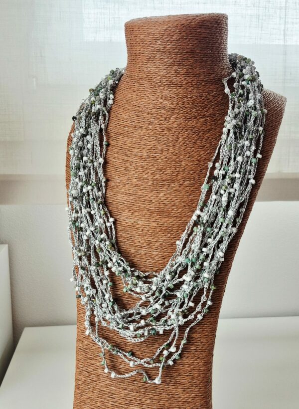 collana-multifilo-pirte-dure-e-cristalli-multi-strand-necklace-with-semiprecious-stones-and-crystals_05